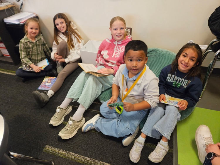 children reading together