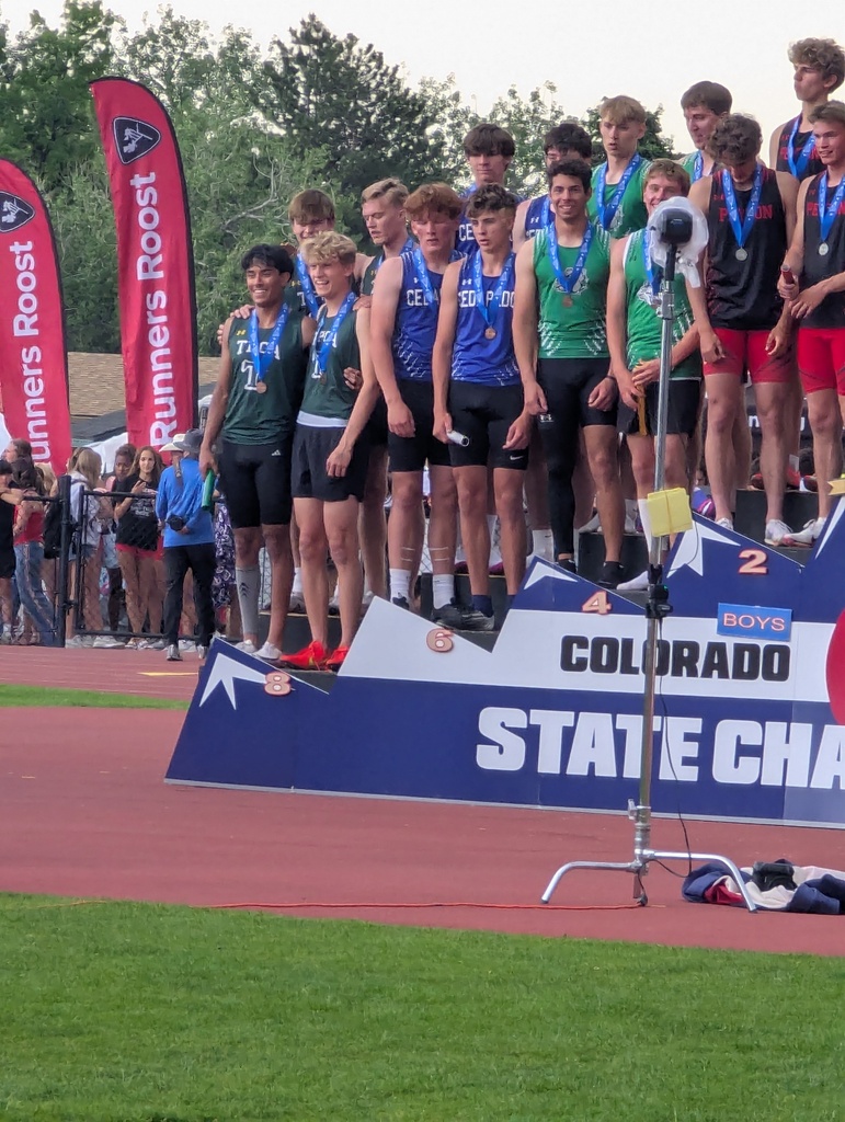 4x400 on the podium