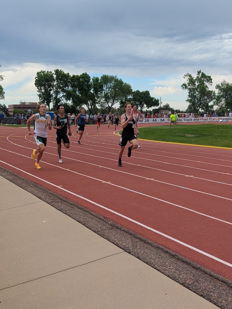 Kenath starting strong in first leg of 4x400