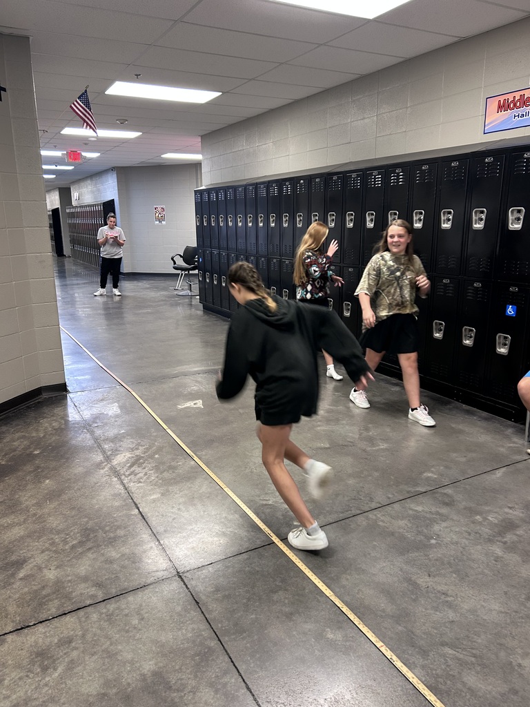 Students in Mrs. Winkler’s class are learning about length and time in meters and how fast they can get from point A to B while speed walking and running. Way to go, Gators! 🐊