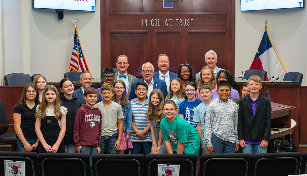 group of elementary kids and adults in a courtroom
