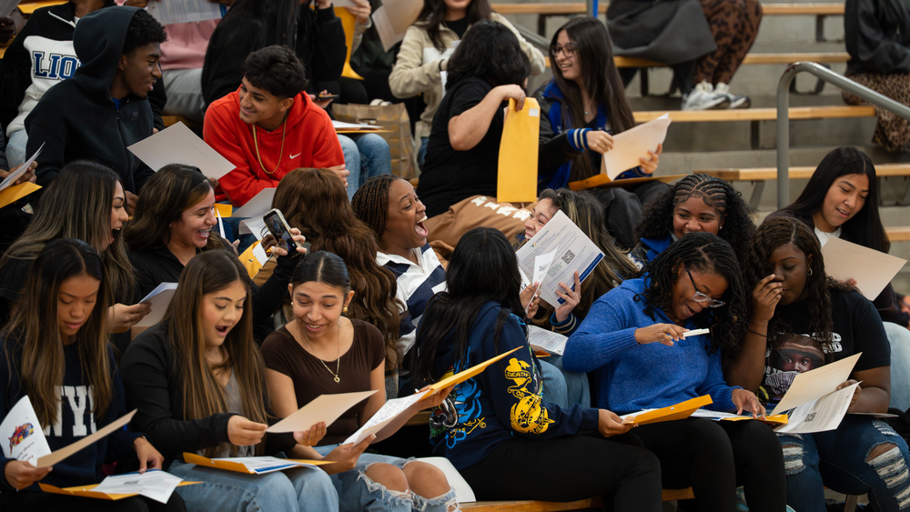 Tyler ISD Seniors celebrate as they open their 2025 UV Scholarships opportunities for after graduation.