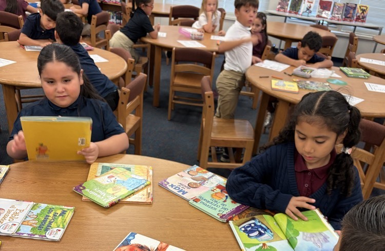 girls browsing books