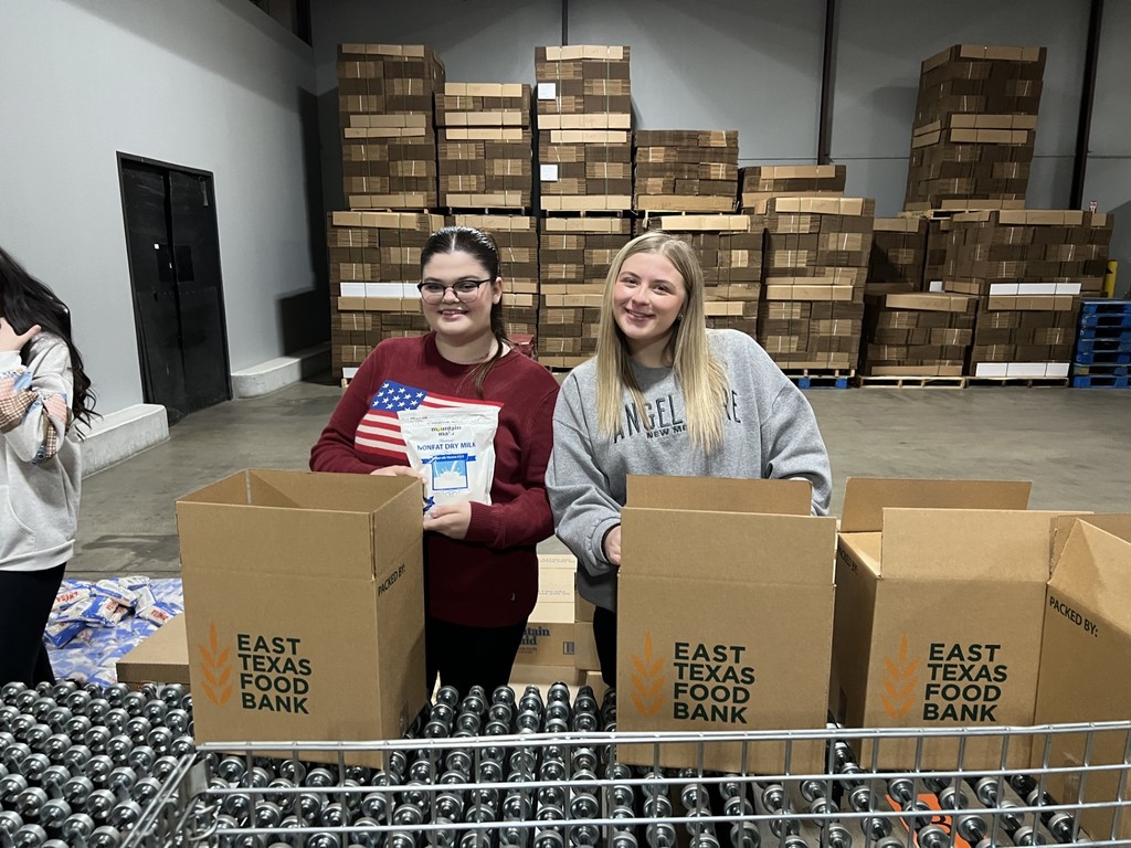 human services students volunteering at East Texas Food Bank