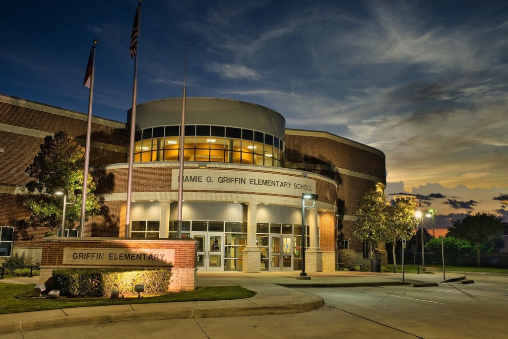 Picture of Griffin Elementary at Dusk