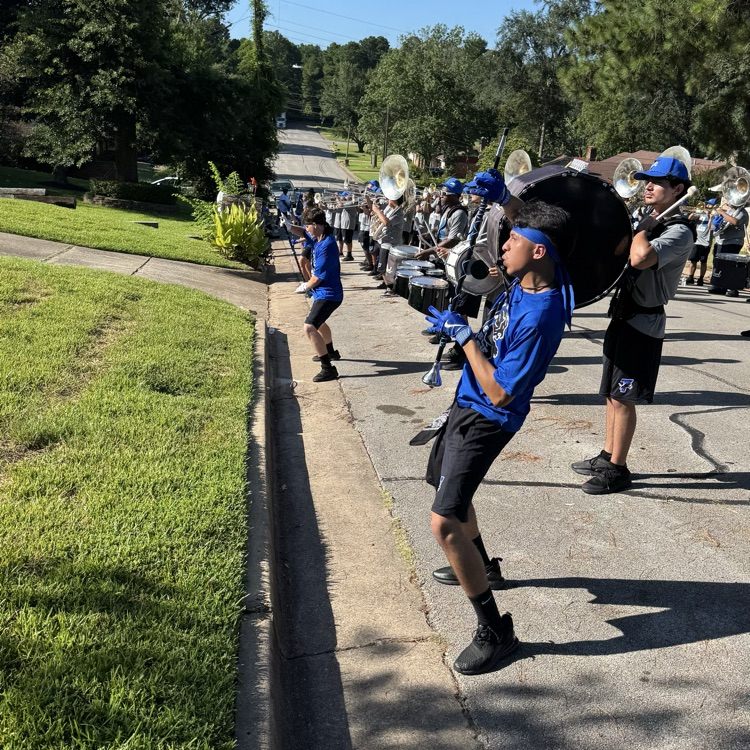 band playing in the streets