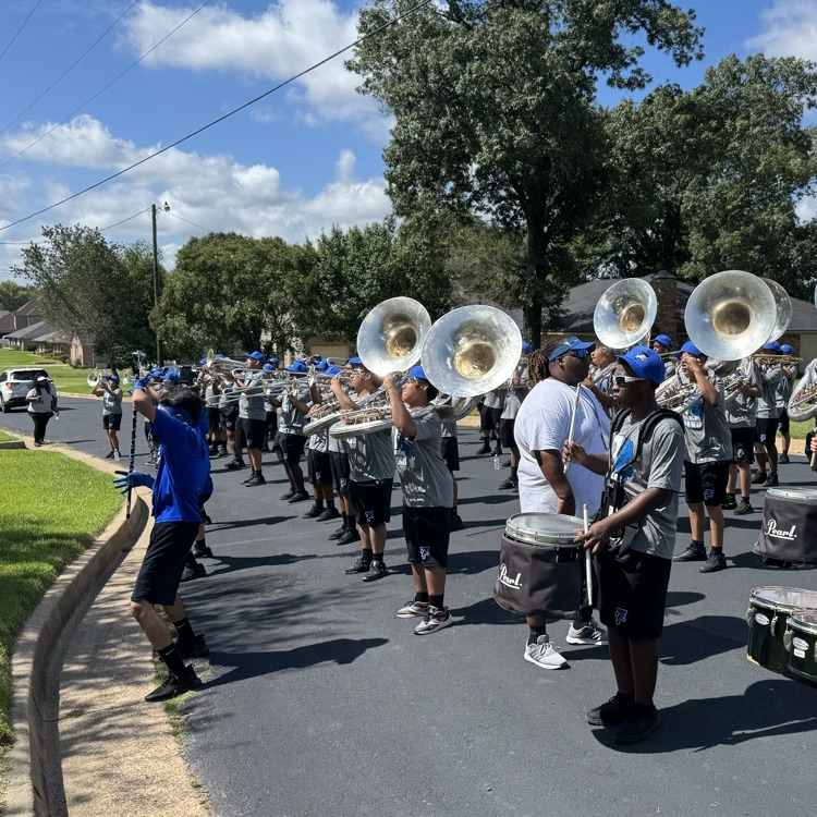 band playing in the streets