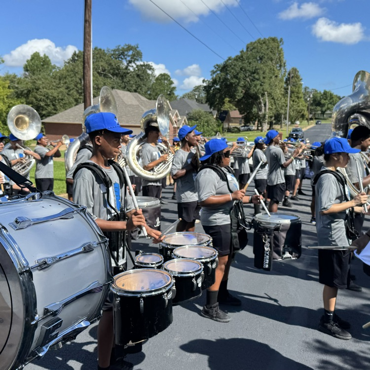 band playing in the streets
