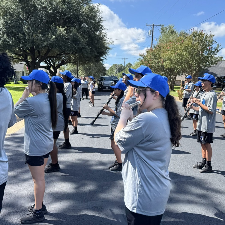 band playing in the streets