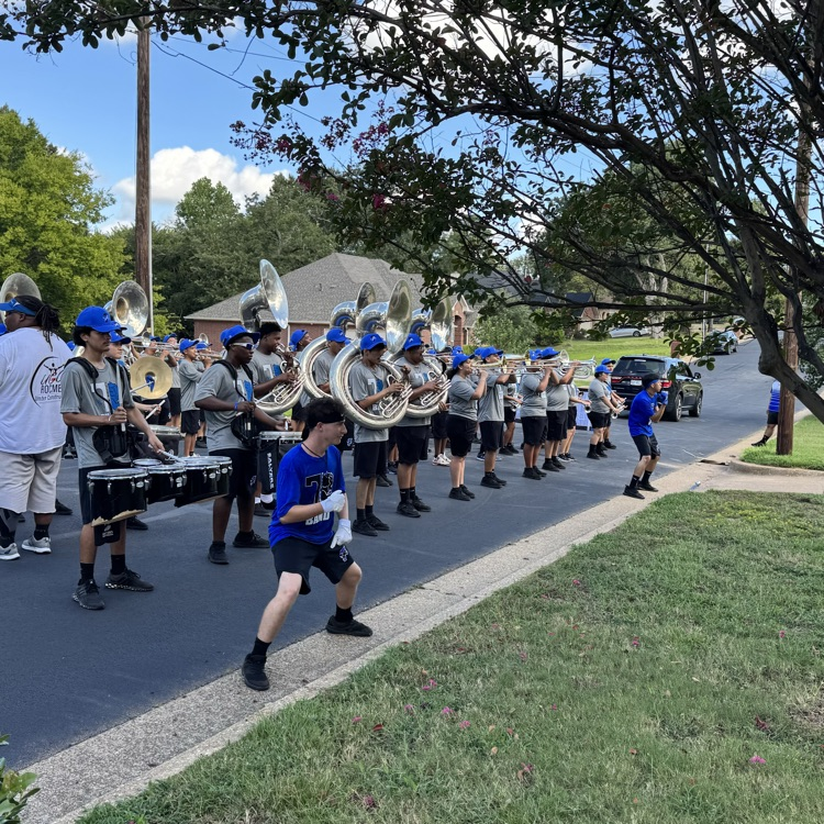 band playing in the streets