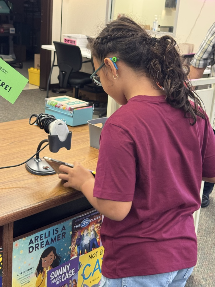 3rd graders reading in library