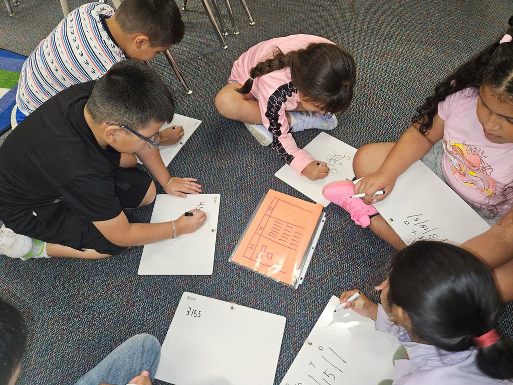students wroking a group 