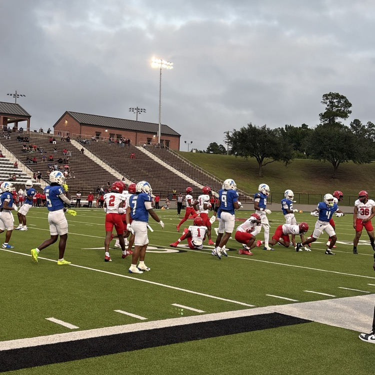 football players on field 