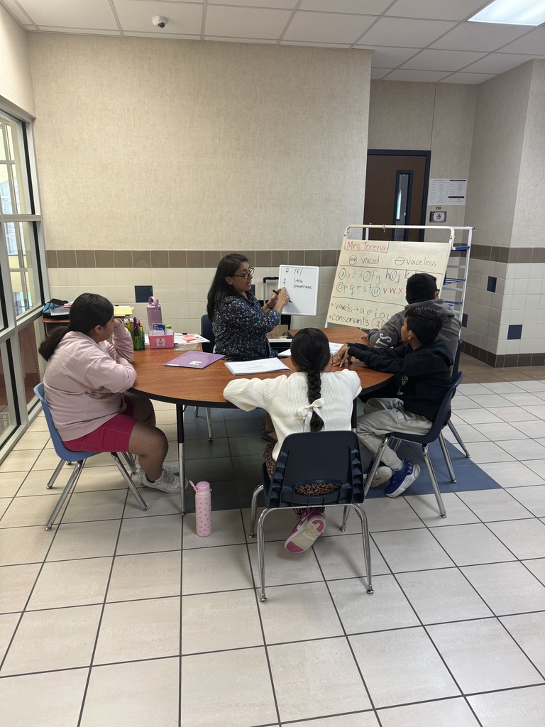 Mrs Mills-Torena working with small groups. 