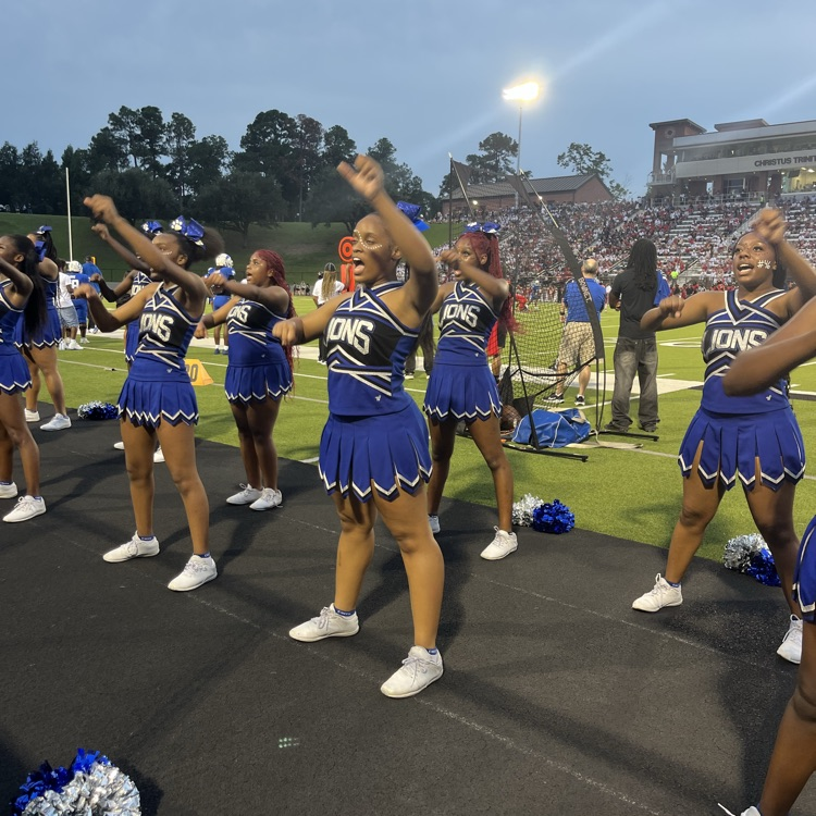 cheerleaders cheering