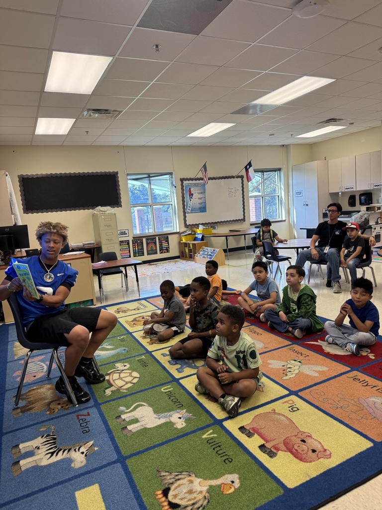 Tyler High Lions reads to Orr Elementary Students