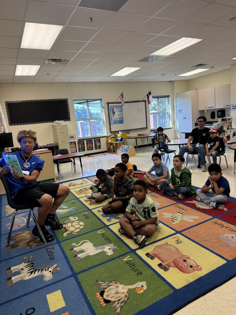 Tyler High Lions reads to Orr Elementary Students