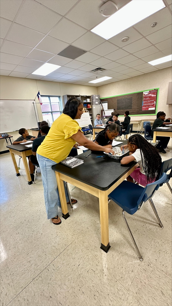 Students working wqith mixtures and solutions 