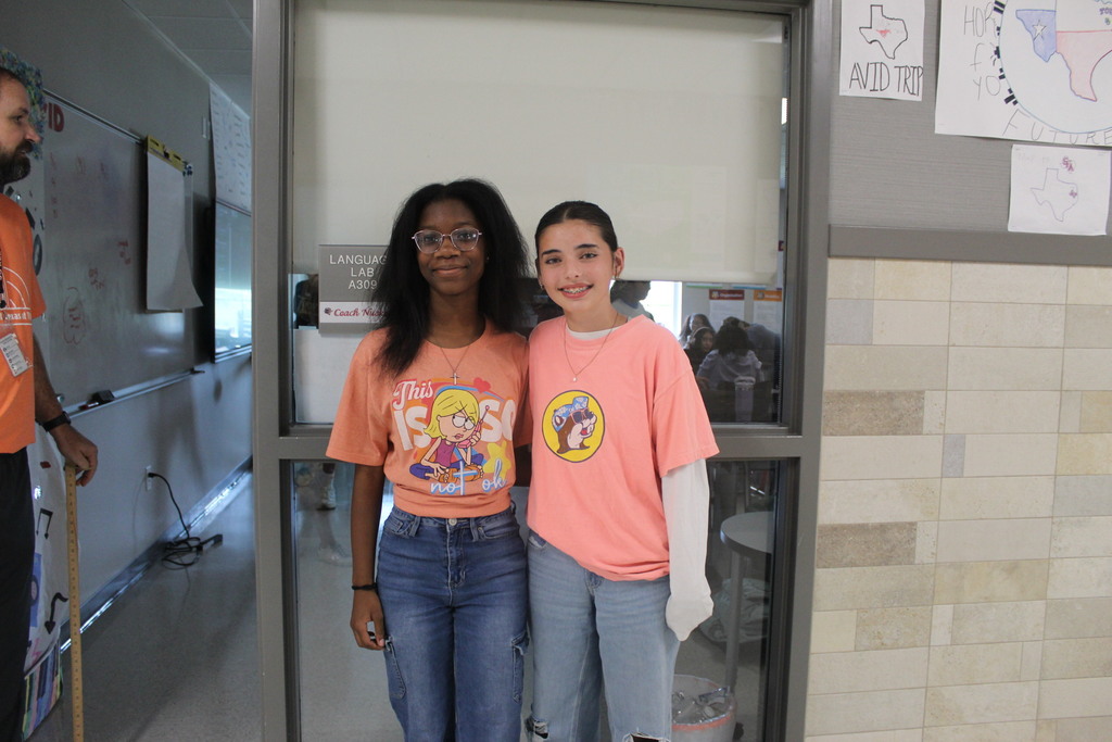 Tyler Legacy students and staff for Neon Day
