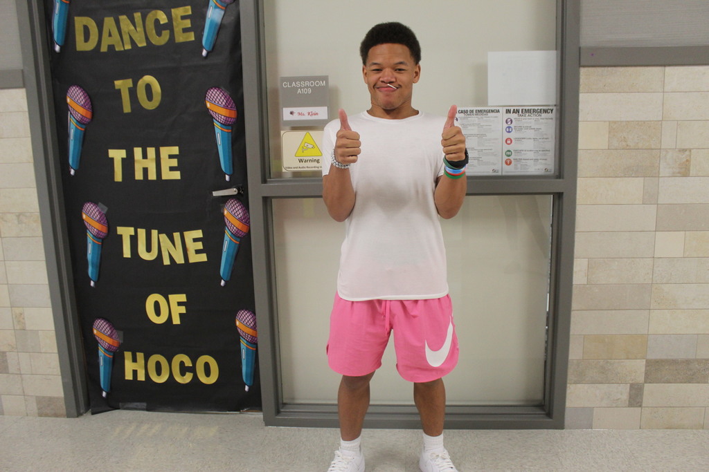 Tyler Legacy students and staff for Neon Day
