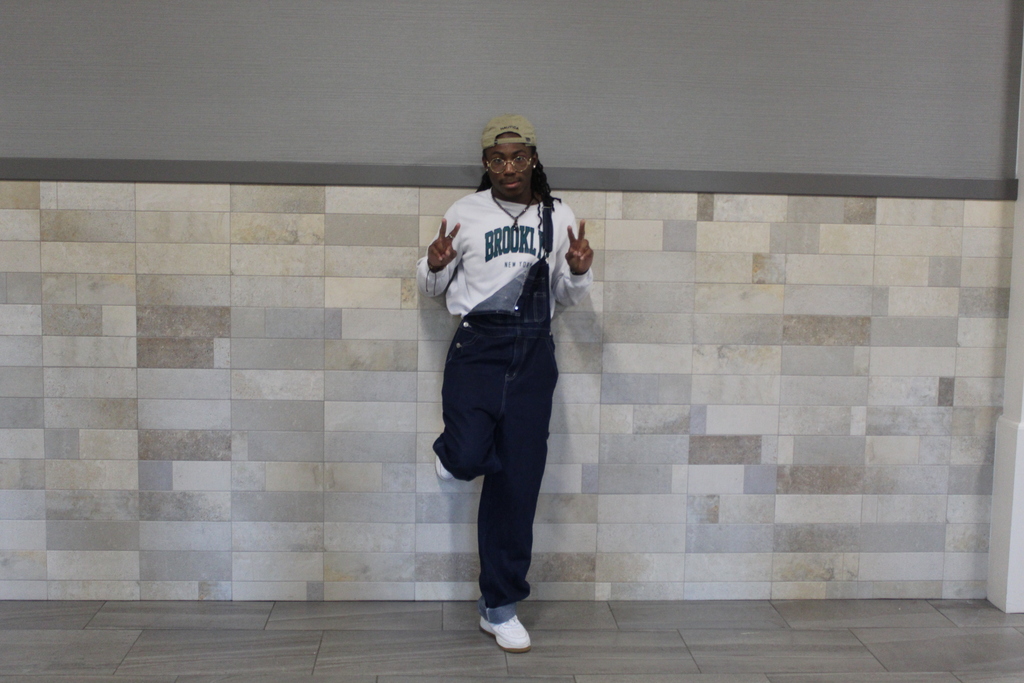 Tyler Legacy students and staff dressed up for Throwback Thursday HoCo spirit week