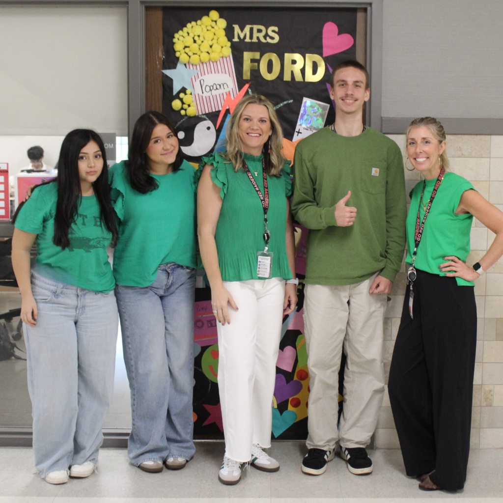 Tyler Legacy students and staff in green for Hello Week