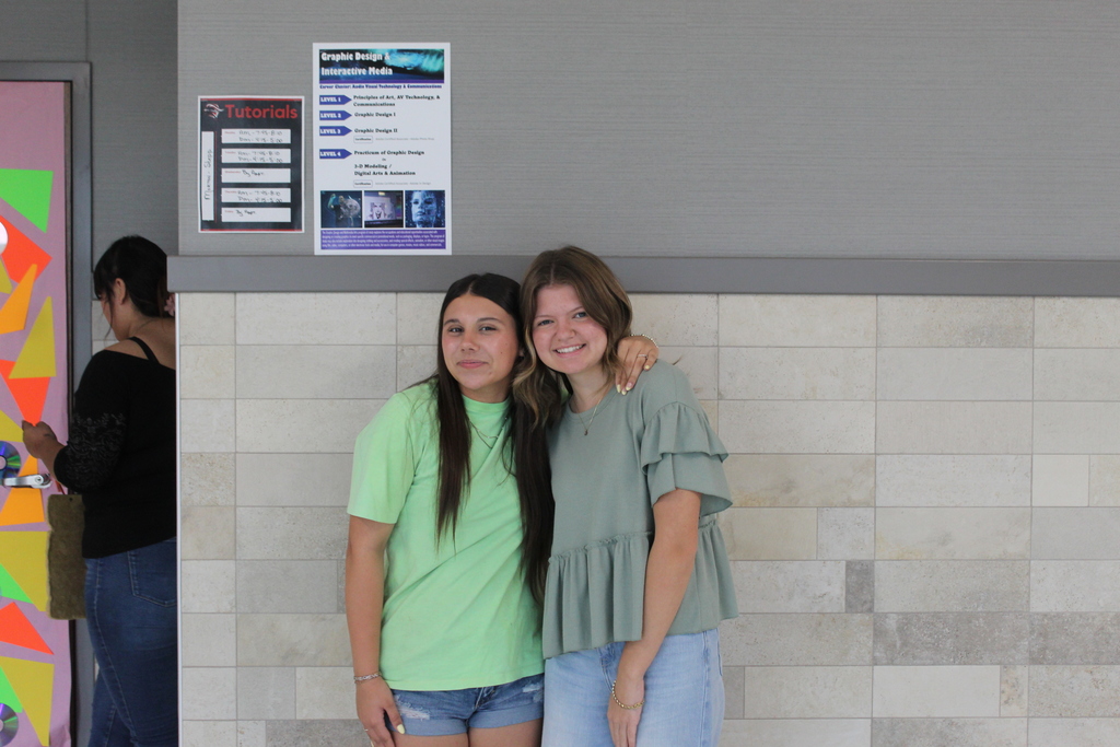 Tyler Legacy students and staff in green for Hello Week