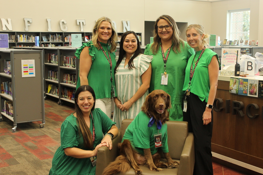 Tyler Legacy students and staff in green for Hello Week