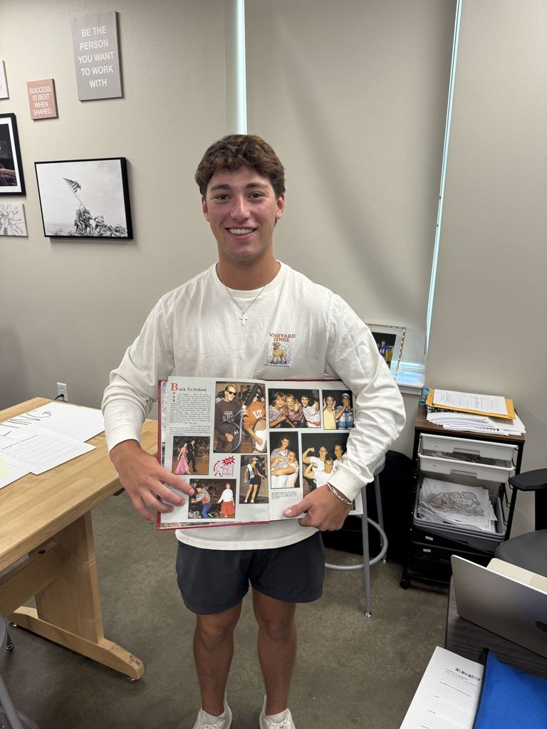 Current Tyler Legacy students finding older relatives in past yearbooks