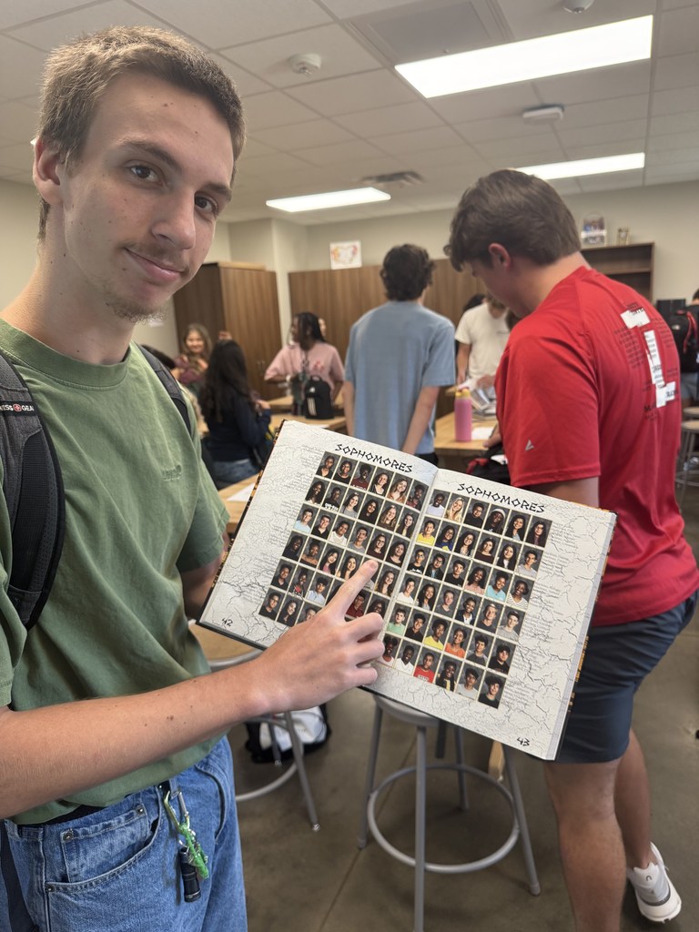 Current Tyler Legacy students finding older relatives in past yearbooks