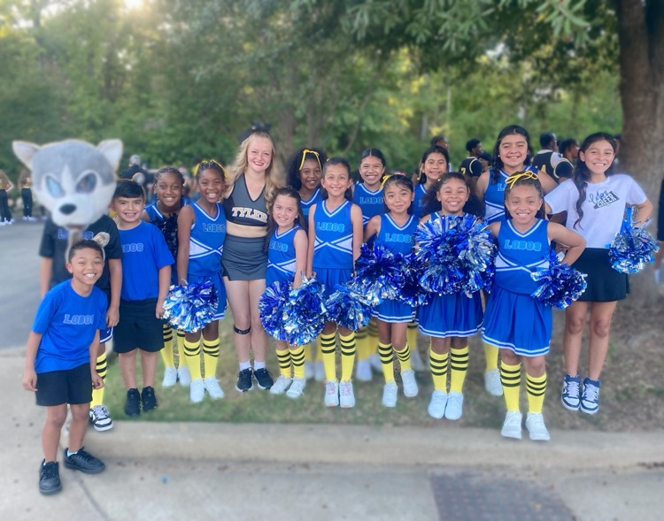 Lobo Cheerleaders 