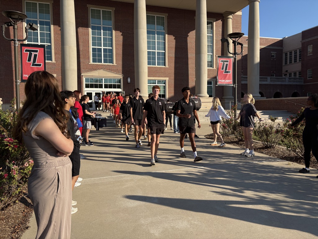 Tyler Legacy Varsity Tennis at their send off for regional quarterfinals