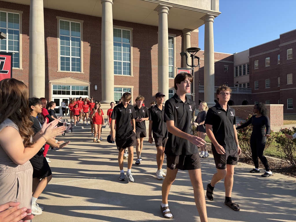 Tyler Legacy Varsity Tennis at their send off for regional quarterfinals