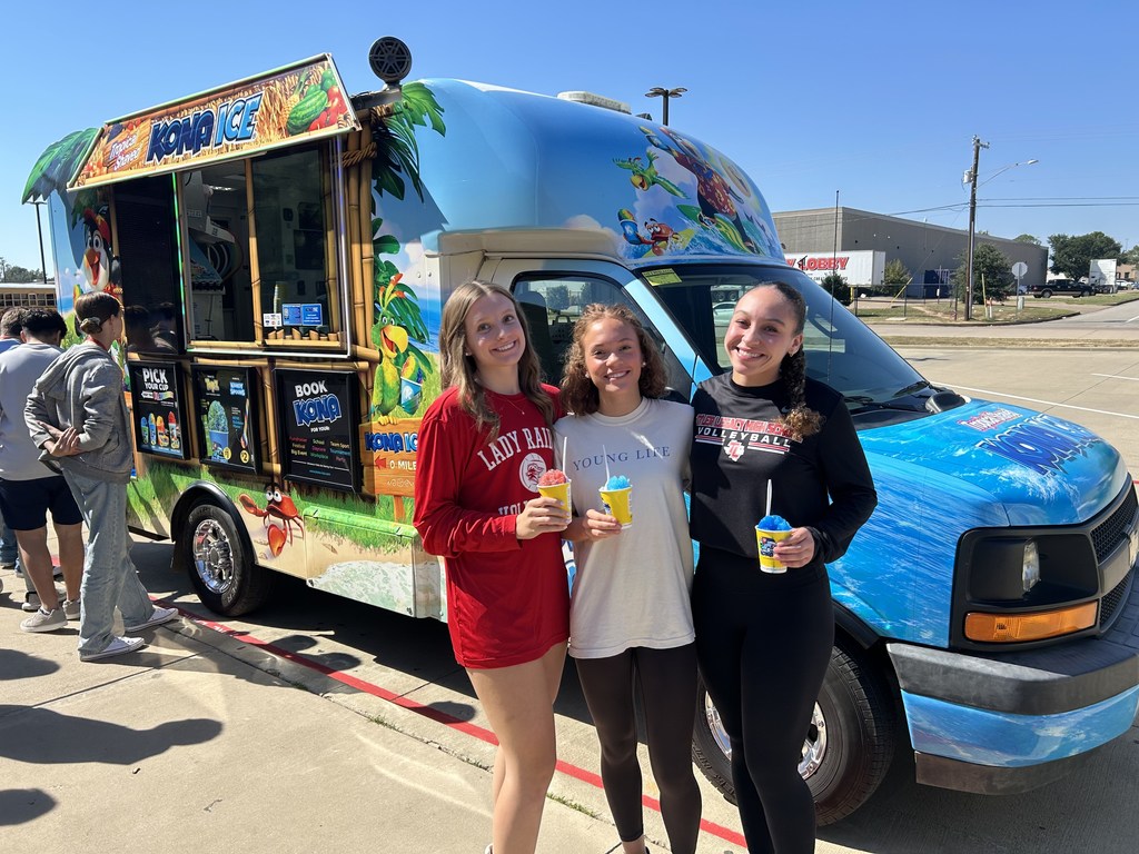 Tyler Legacy students enjoying Kona Ice