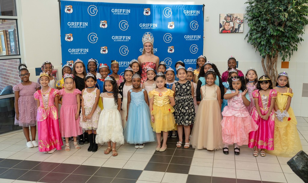 Texas Rose Festival Queen Avery Craft Armstrong visiting Tyler ISD elementary schools