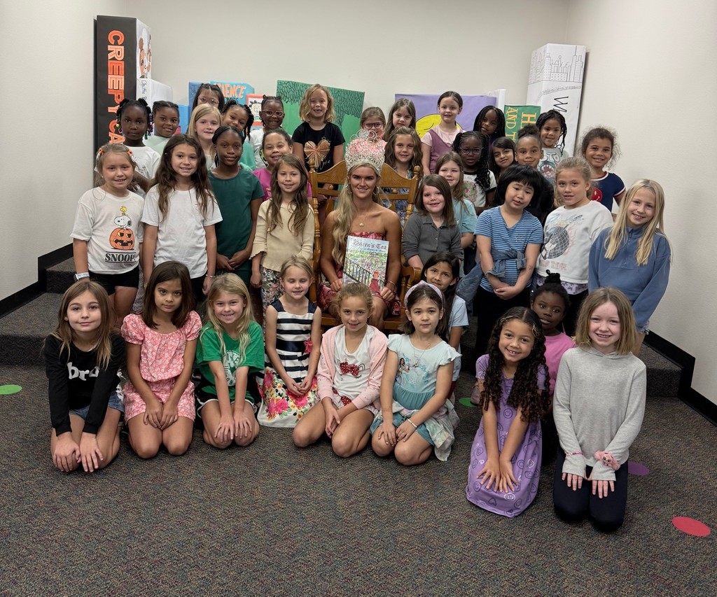 group of 2nd grade girls with the queen