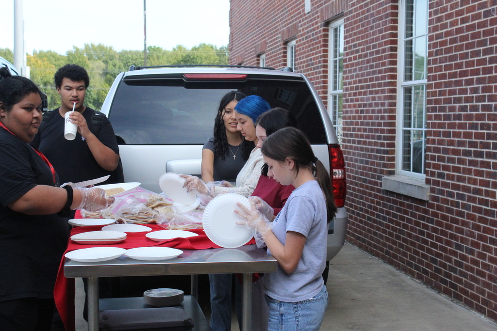 Coach Macias and Mr. McHann's class making fajitas