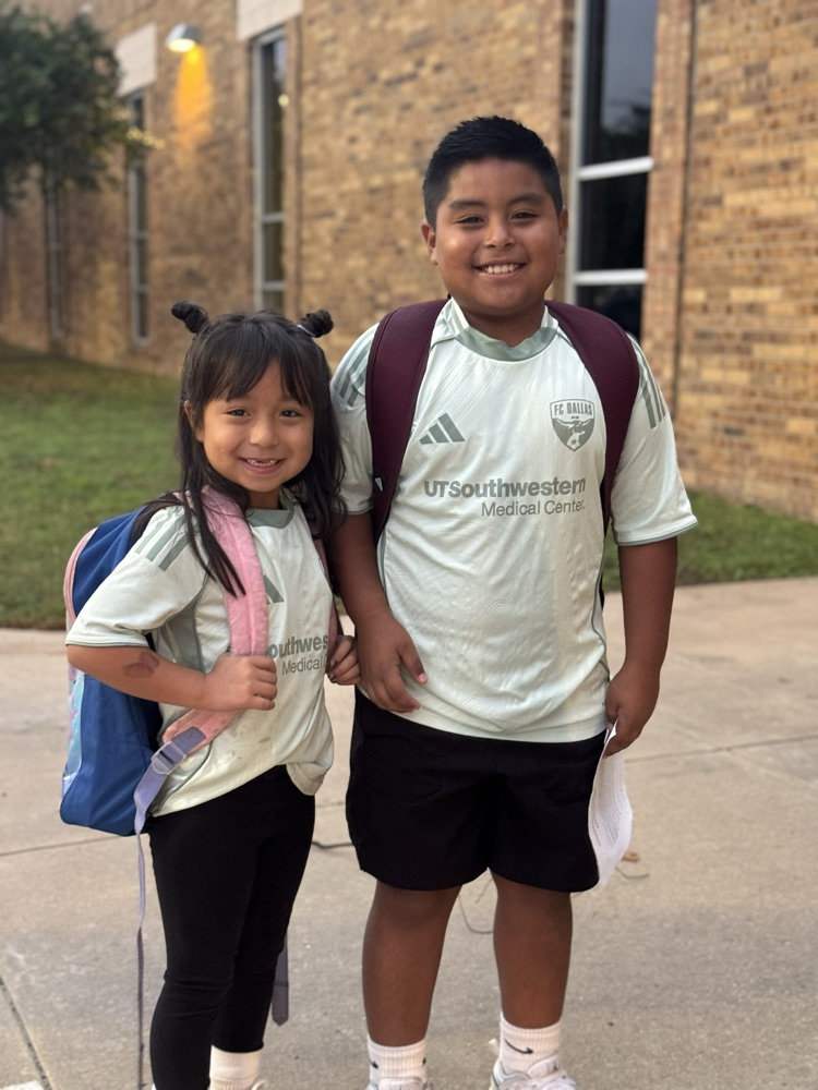 students dressed as twins