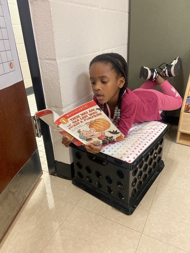 Kids doing pumpkin activities.