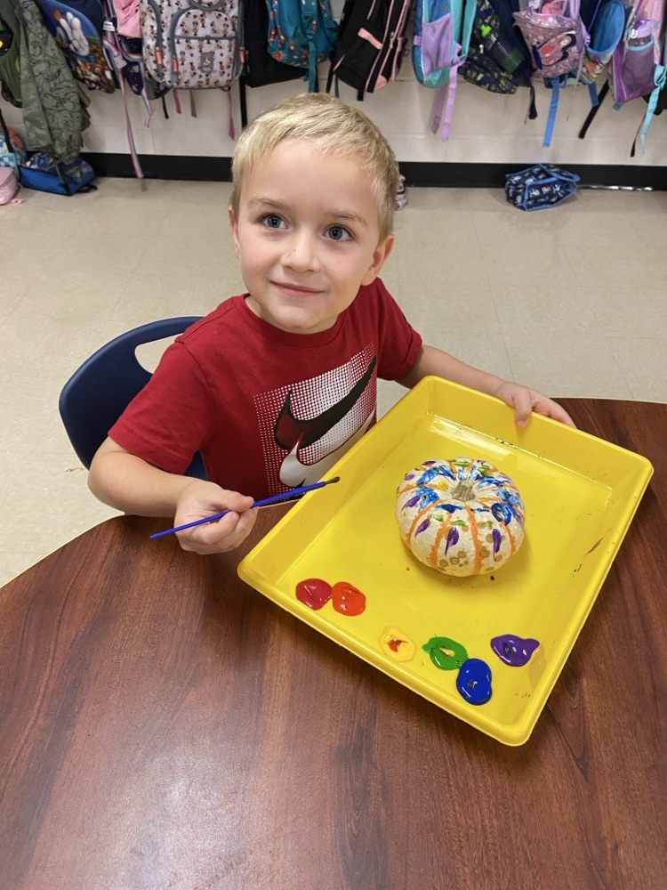 Kids doing pumpkin activities.