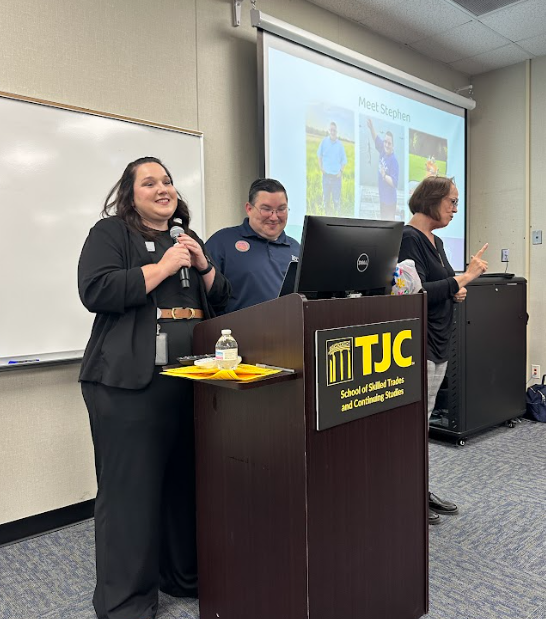 Speakers talk about self-advocacy tips for a bright, independent future. 🌟