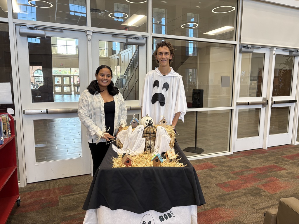 Tyler Legacy student councils members delivering sweet treats to teachers