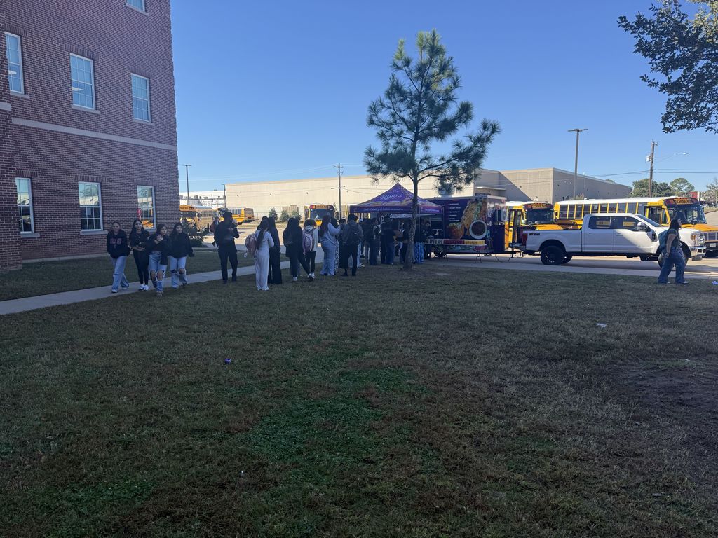 🌮 A huge THANK YOU to Ruby’s for bringing out your taco trucks for our Student Appreciation Day! Our students and staff absolutely loved getting to enjoy Ruby’s famous tacos and delicious diblados. You made the day extra special! 🙌💙