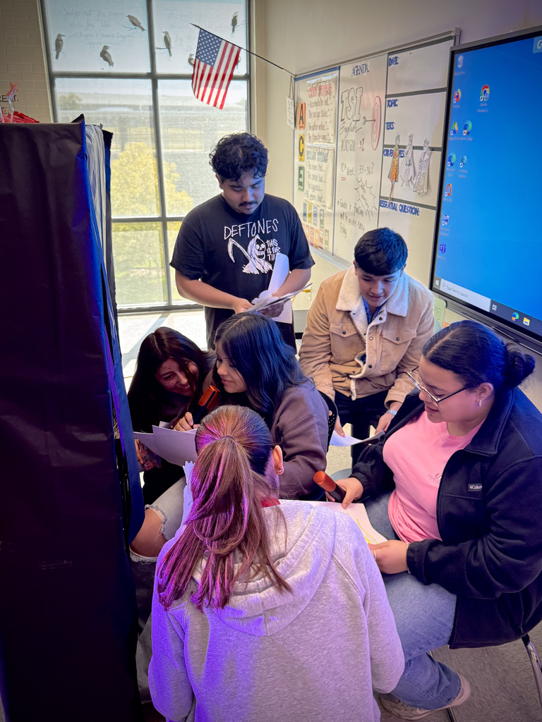 actors for the puppets behind the stage