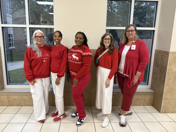 🍬✨ Sweet Days at Our School! ✨🍬 Our teachers went all out for Gingerbread Day and Candy Cane Day!