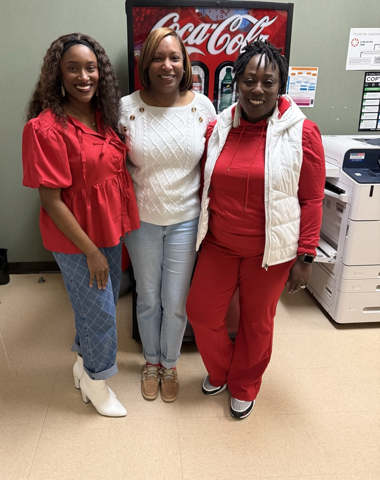 🍬✨ Sweet Days at Our School! ✨🍬 Our teachers went all out for Gingerbread Day and Candy Cane Day!