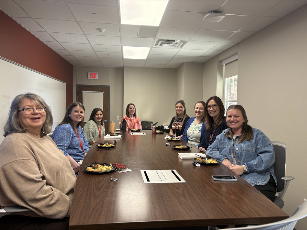 Tyler Legacy counselors sitting at table with their food