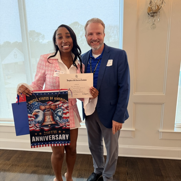 2 people posing for pictures