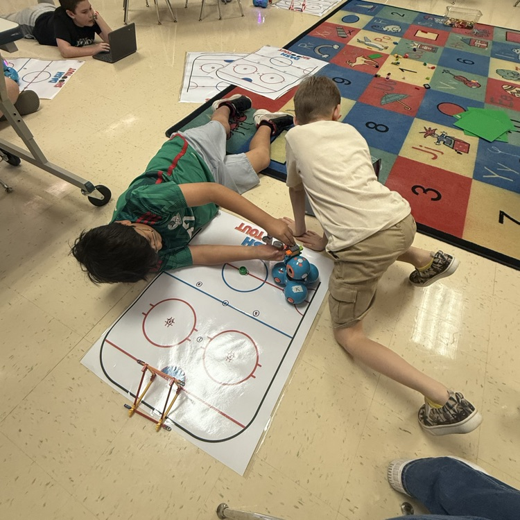 students coding a hokey robot