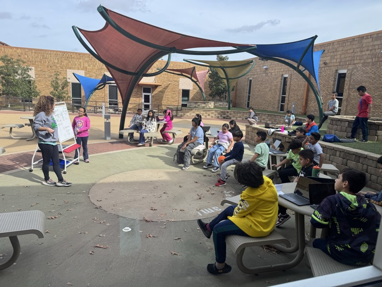 4th graders learning outside 